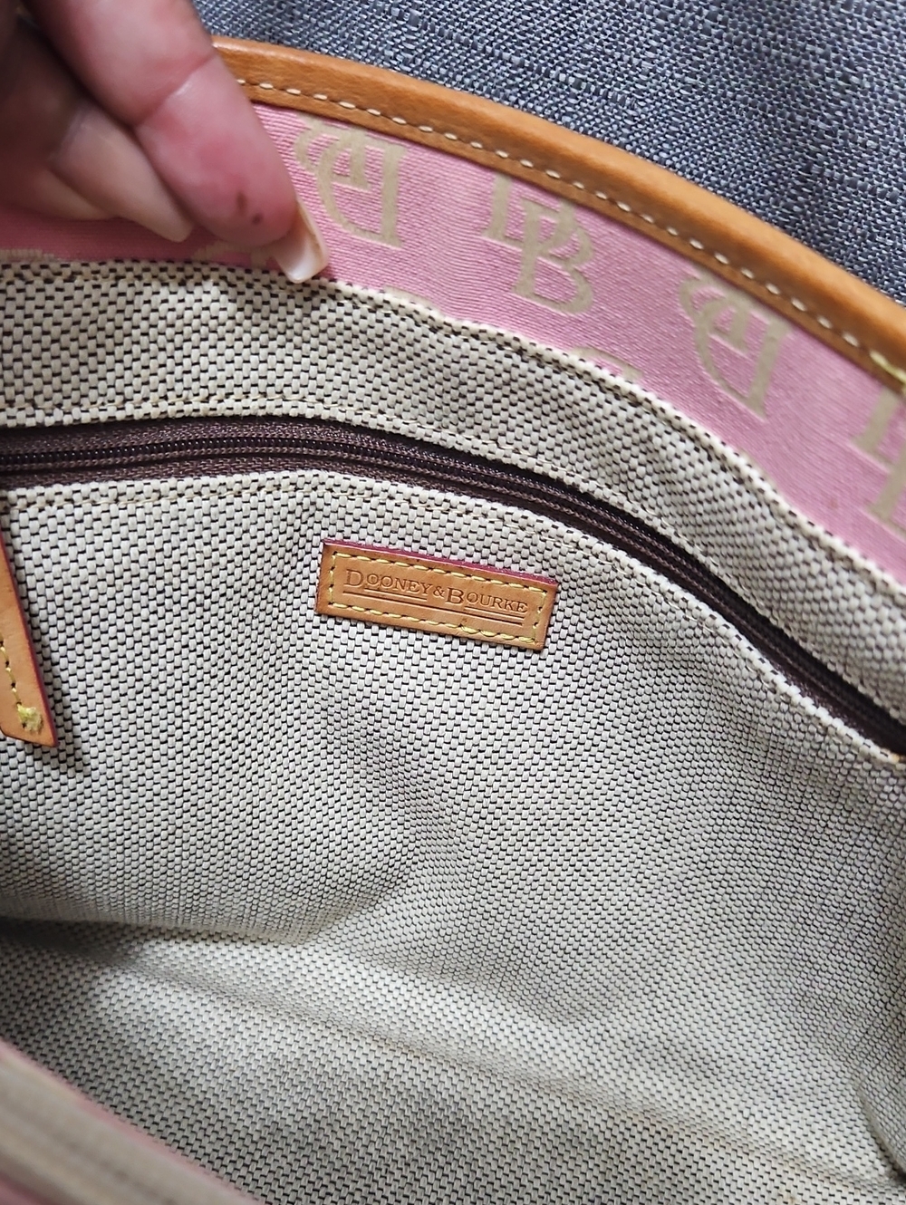 Dooney &Bourke Y2K Vintage Signature Momogram Pink Monogram Tote with Tan Trim - Picture 6 of 10